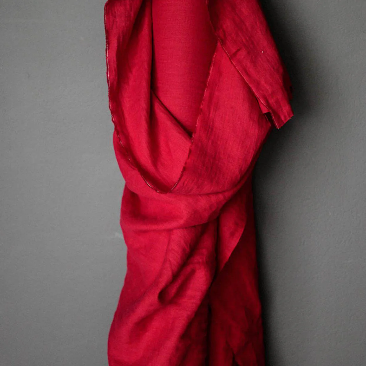 185 Linen Core, Demon Scarlet - Image 2