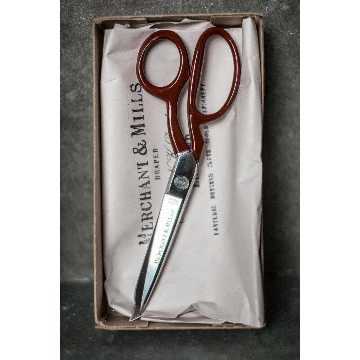 Red 8" Tailor Shears - Image 3