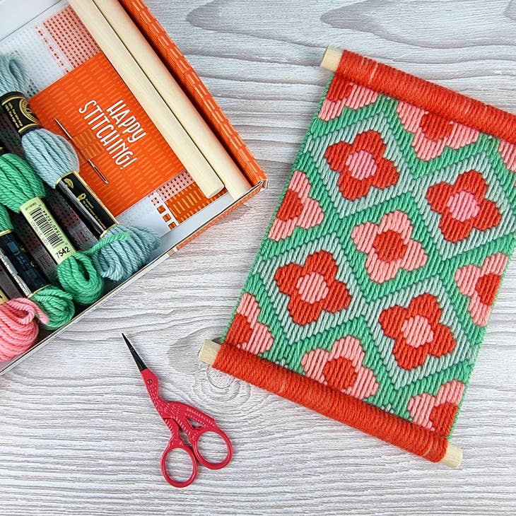 Bargello Embroidery Ditsy Daisies Wall Hanging Kit - Image 2