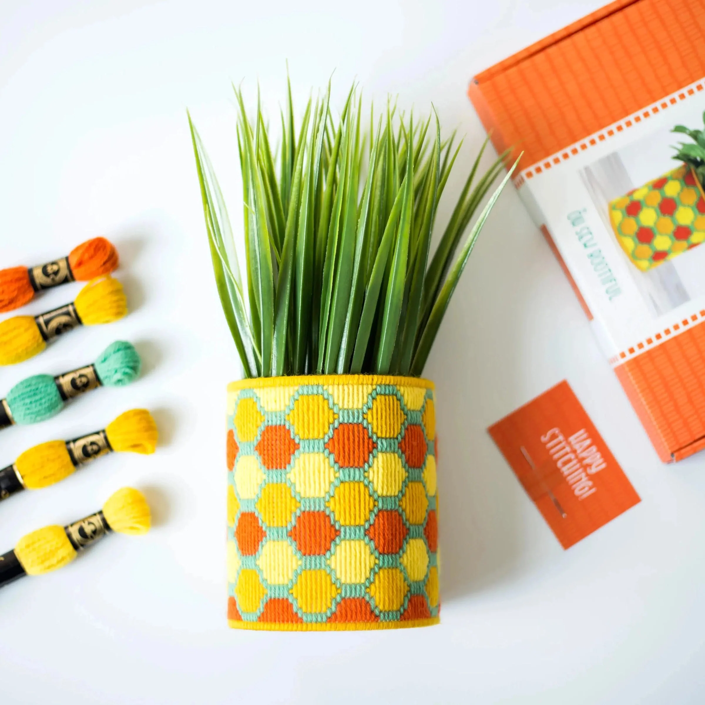 Bargello Embroidery Honeycomb Plant Pot Kit - Image 3