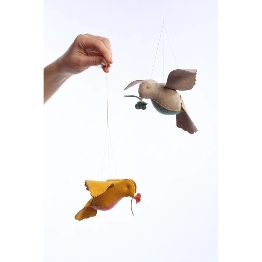 Beige & Teal Bird in Flight Hand Stitching Kit - Image 3