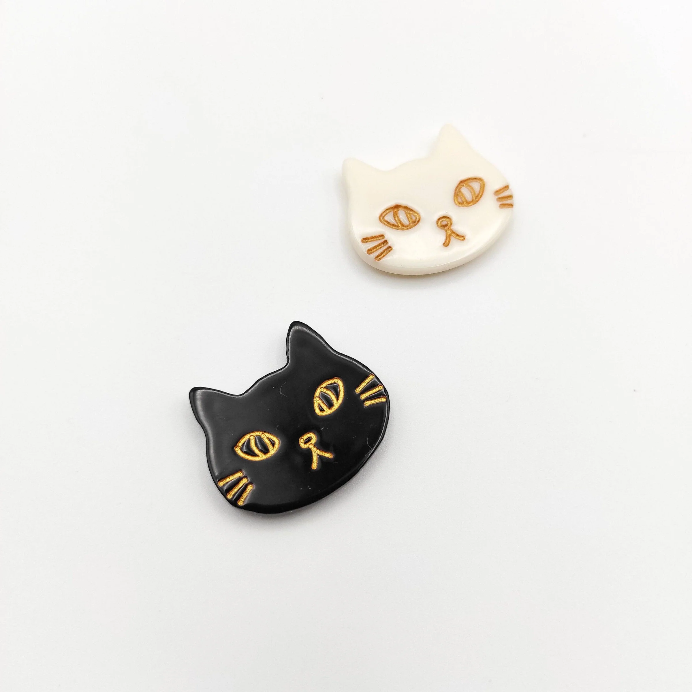 Cat Magnetic Needle Minder - White