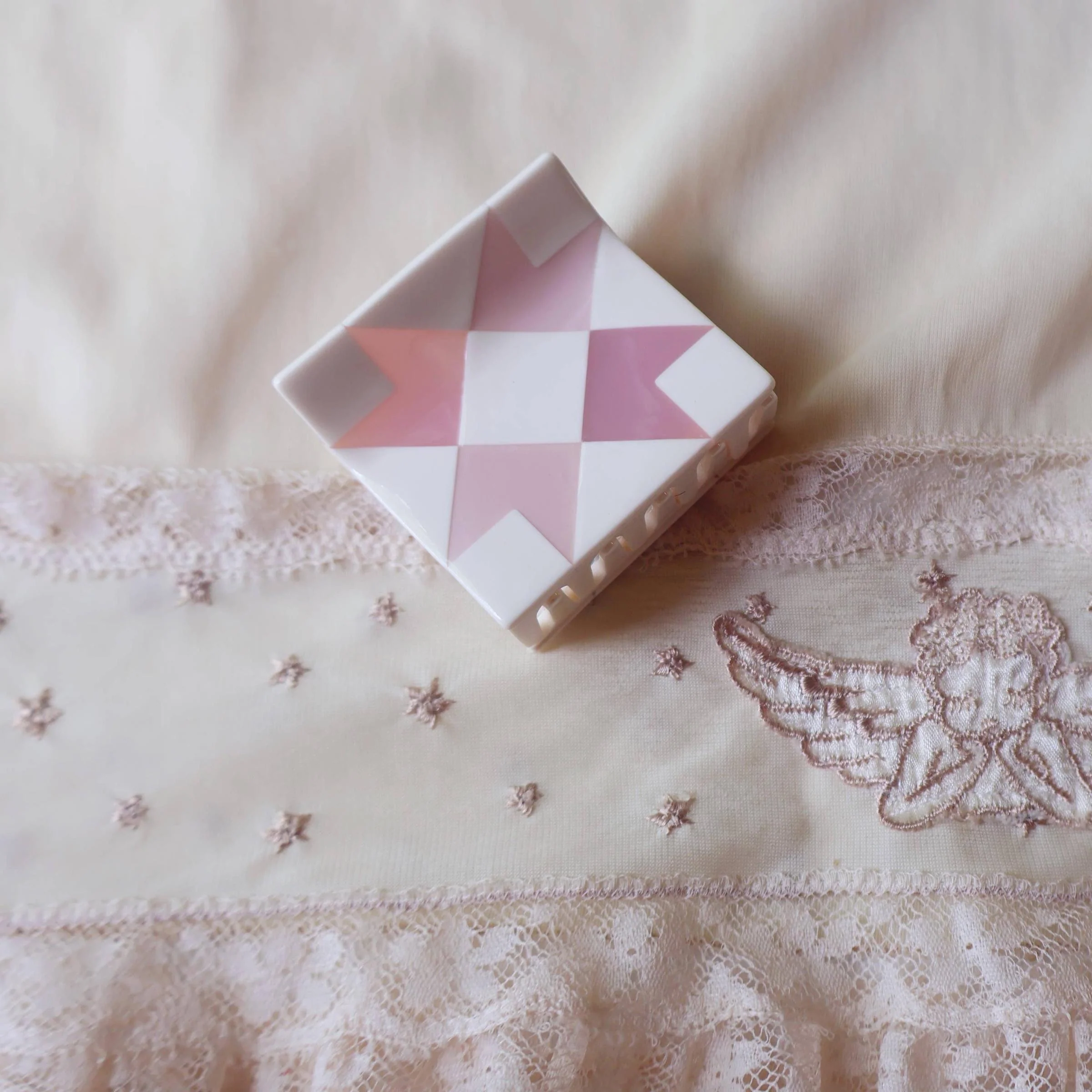 Dusty Rose Quilt Medium Hair Claw