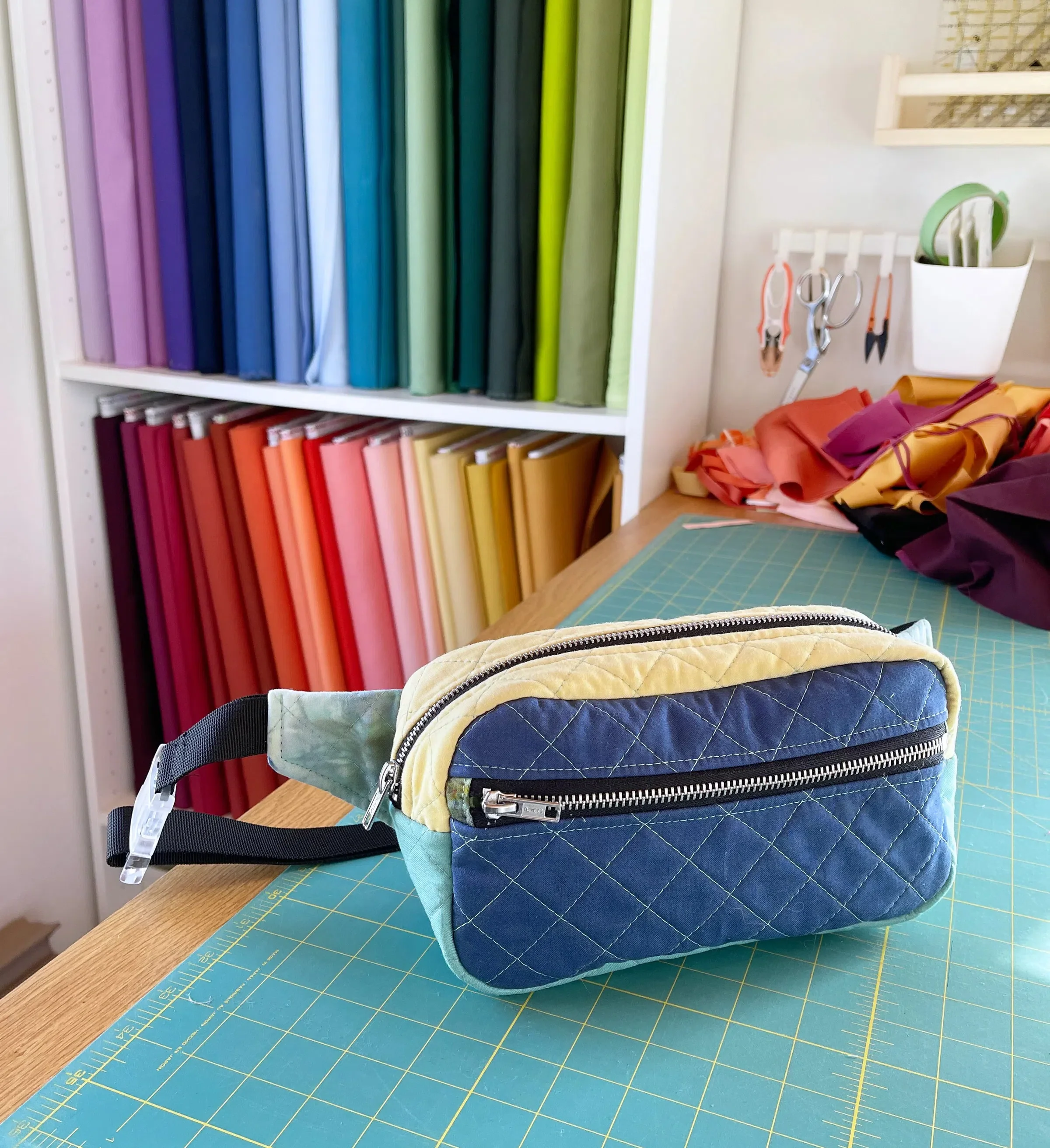 Emerson Crossbody Bag - 3 sessions - Image 2
