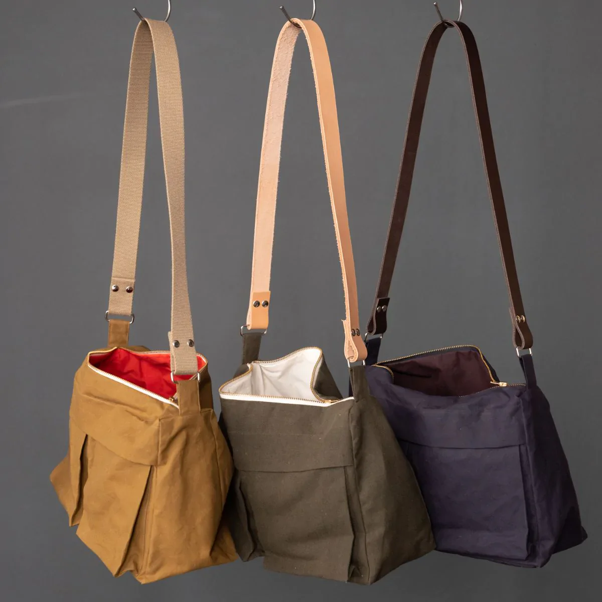 Factotum Crossbody Bag - 2 sessions - Image 2