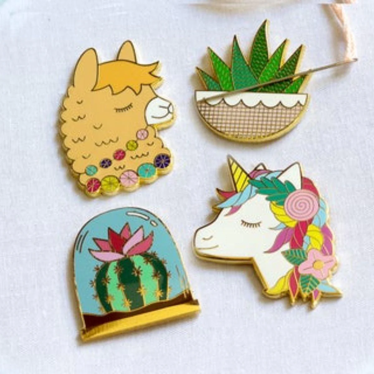 Magnetic Needle Minder - Llama - Image 2