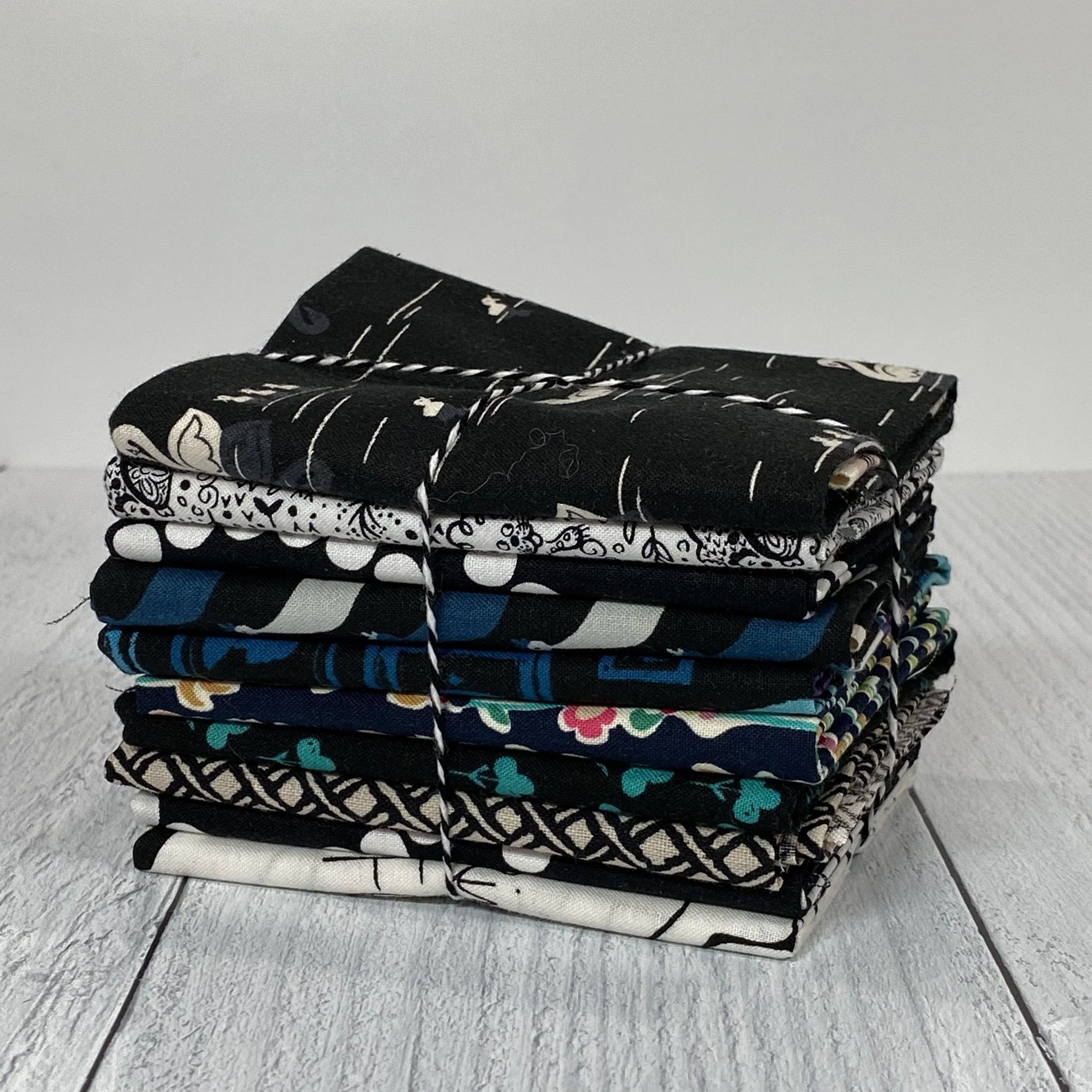 Mystery Fat Quarter Bundle (10 pieces) - Image 14